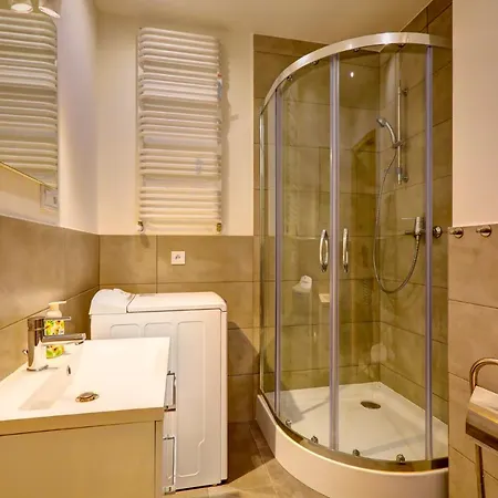 Montis Apart Otel Pruszków